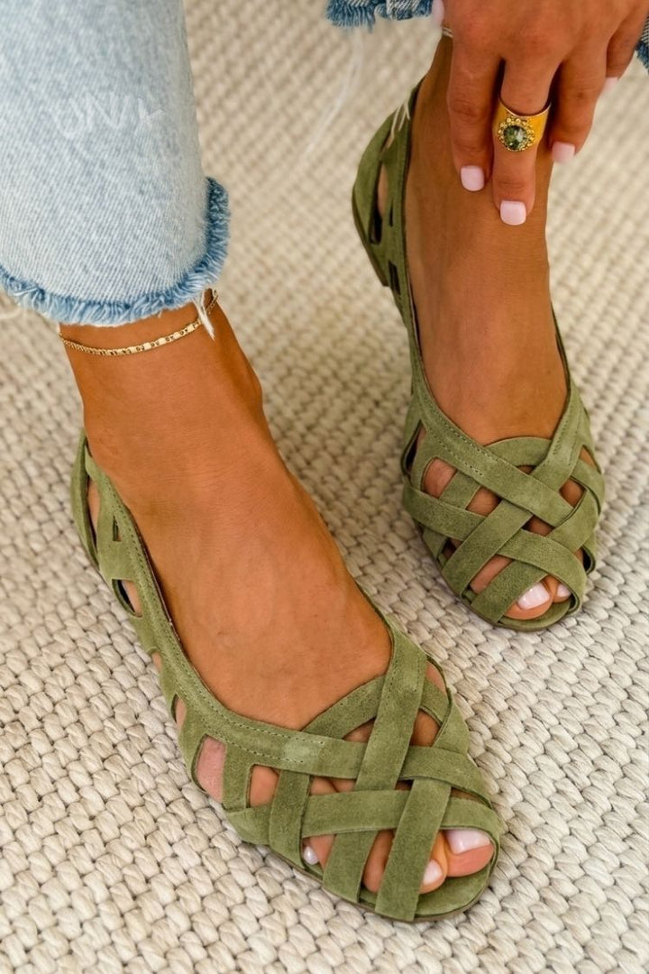 HINA | Flat sandals with open toes and woven material
